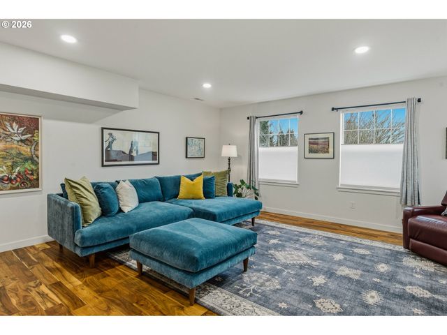 7594 Se DIVISION St, Portland, OR 97206