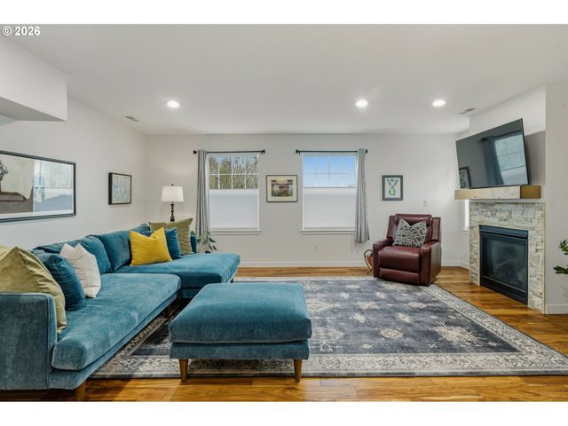 7594 Se DIVISION St, Portland, OR 97206