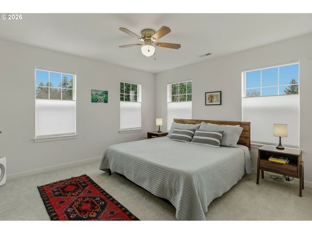 7594 Se DIVISION St, Portland, OR 97206