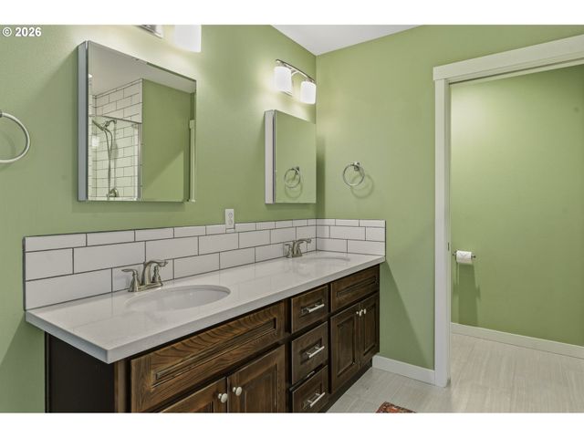 7594 Se DIVISION St, Portland, OR 97206