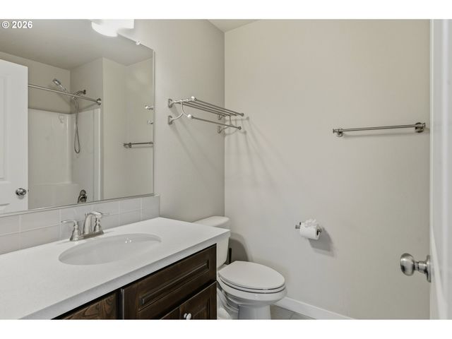 7594 Se DIVISION St, Portland, OR 97206