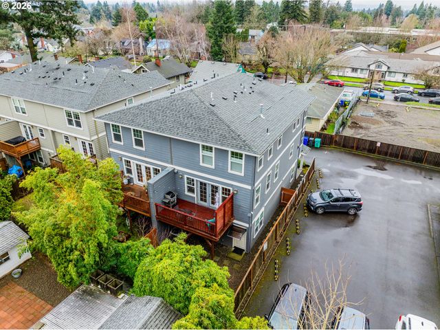 7594 Se DIVISION St, Portland, OR 97206