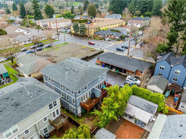 7594 Se DIVISION St, Portland, OR 97206