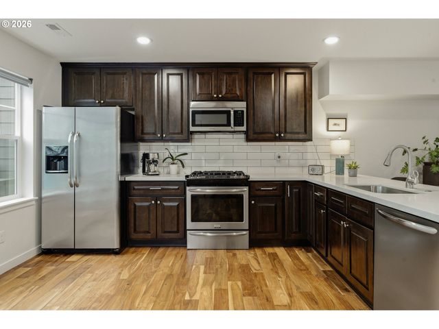 7594 Se DIVISION St, Portland, OR 97206