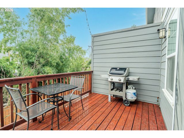 7594 Se DIVISION St, Portland, OR 97206