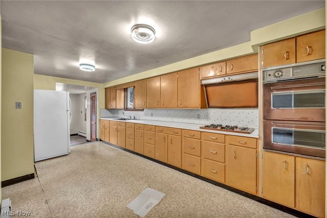 2131 Overland Avenue NE, Warren, OH 44483