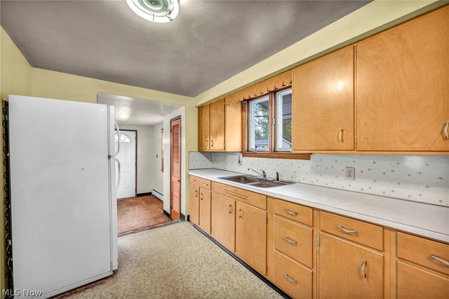 2131 Overland Avenue NE, Warren, OH 44483