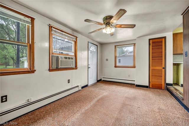 2131 Overland Avenue NE, Warren, OH 44483