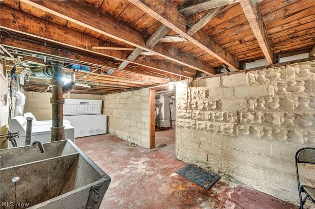 2131 Overland Avenue NE, Warren, OH 44483