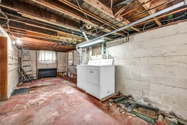 2131 Overland Avenue NE, Warren, OH 44483