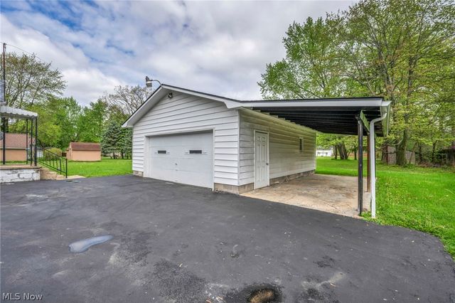 2131 Overland Avenue NE, Warren, OH 44483