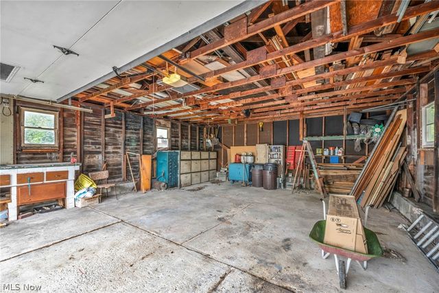2131 Overland Avenue NE, Warren, OH 44483