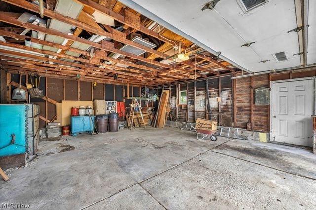 2131 Overland Avenue NE, Warren, OH 44483
