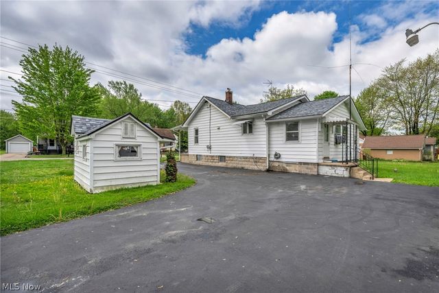 2131 Overland Avenue NE, Warren, OH 44483