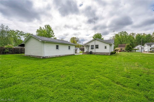2131 Overland Avenue NE, Warren, OH 44483