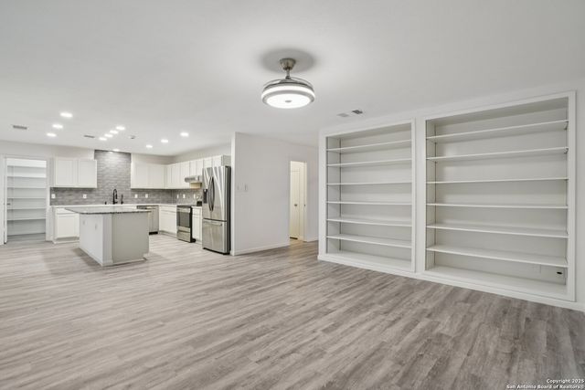 1923 Town Oak, San Antonio, TX 78232