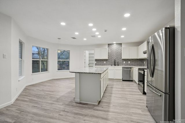 1923 Town Oak, San Antonio, TX 78232