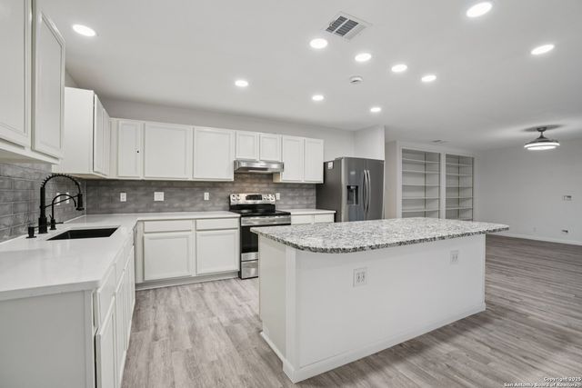 1923 Town Oak, San Antonio, TX 78232