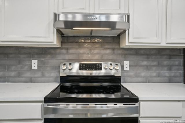 1923 Town Oak, San Antonio, TX 78232