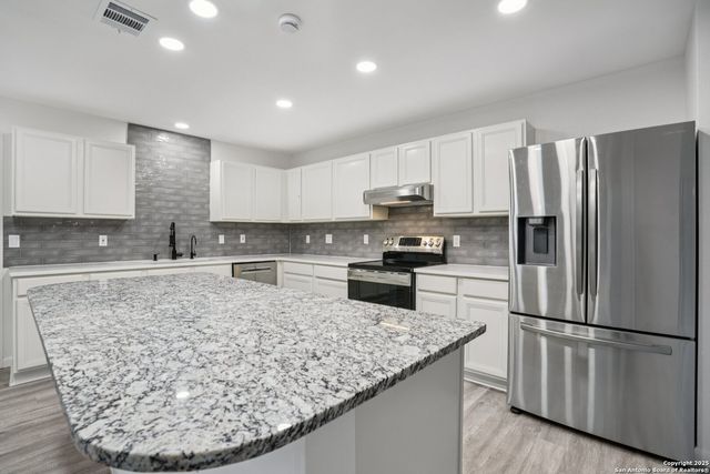 1923 Town Oak, San Antonio, TX 78232