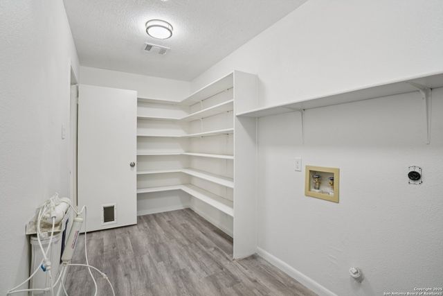 1923 Town Oak, San Antonio, TX 78232