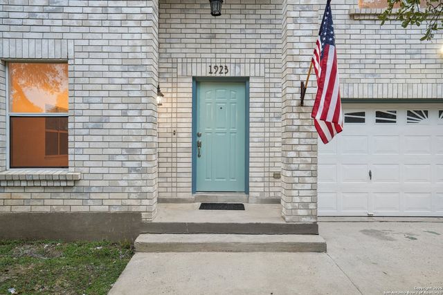 1923 Town Oak, San Antonio, TX 78232