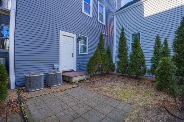 93 Bridge St 3, Salem, MA 01970