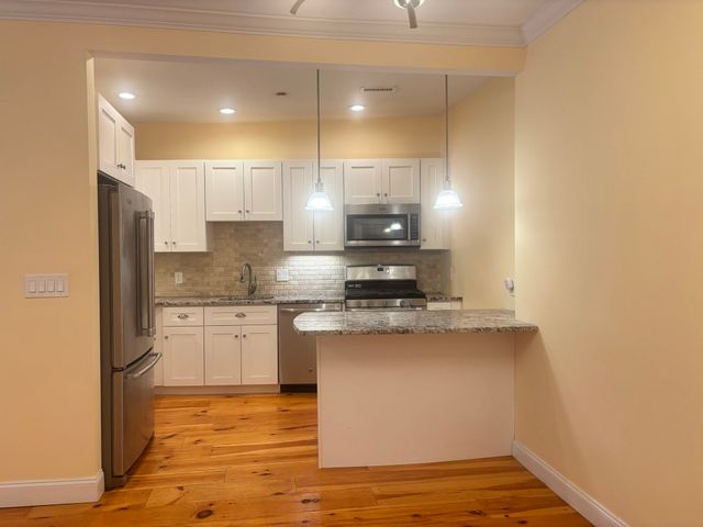 93 Bridge St 3, Salem, MA 01970