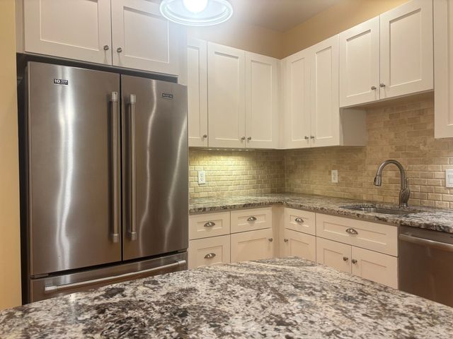 93 Bridge St 3, Salem, MA 01970
