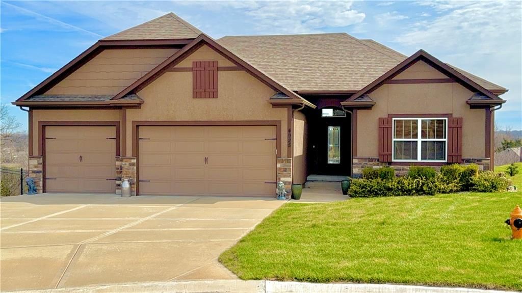 4925 S Brittany Drive, Blue Springs, MO 64015