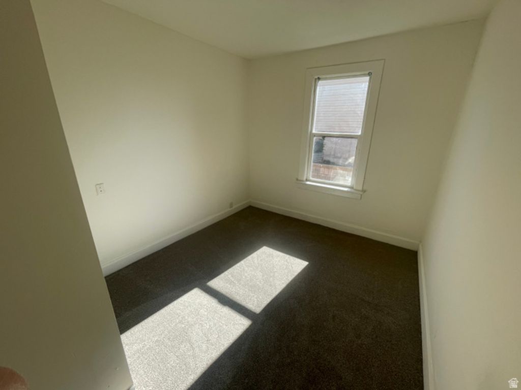 Image 13 of property listing at 300 S LARKIN LN, Kaysville, UT 84037