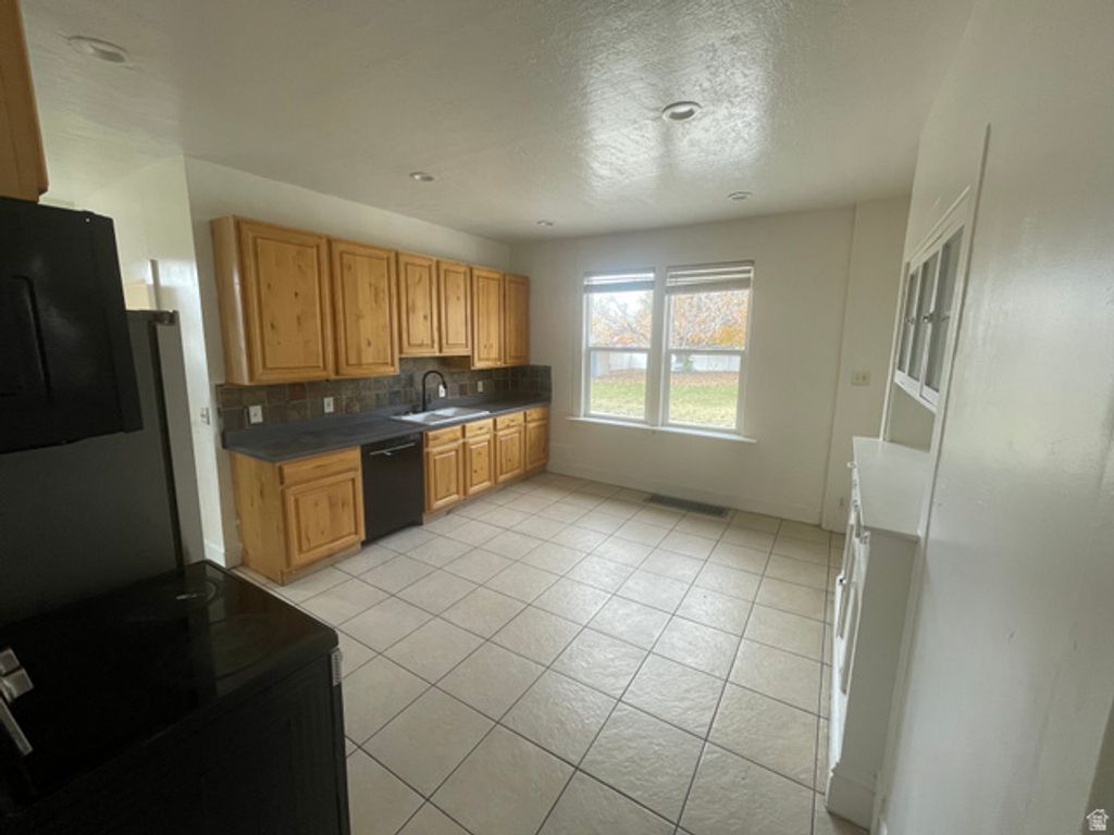 Image 18 of property listing at 300 S LARKIN LN, Kaysville, UT 84037