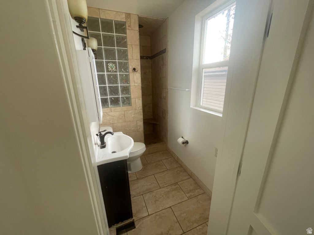 Image 22 of property listing at 300 S LARKIN LN, Kaysville, UT 84037