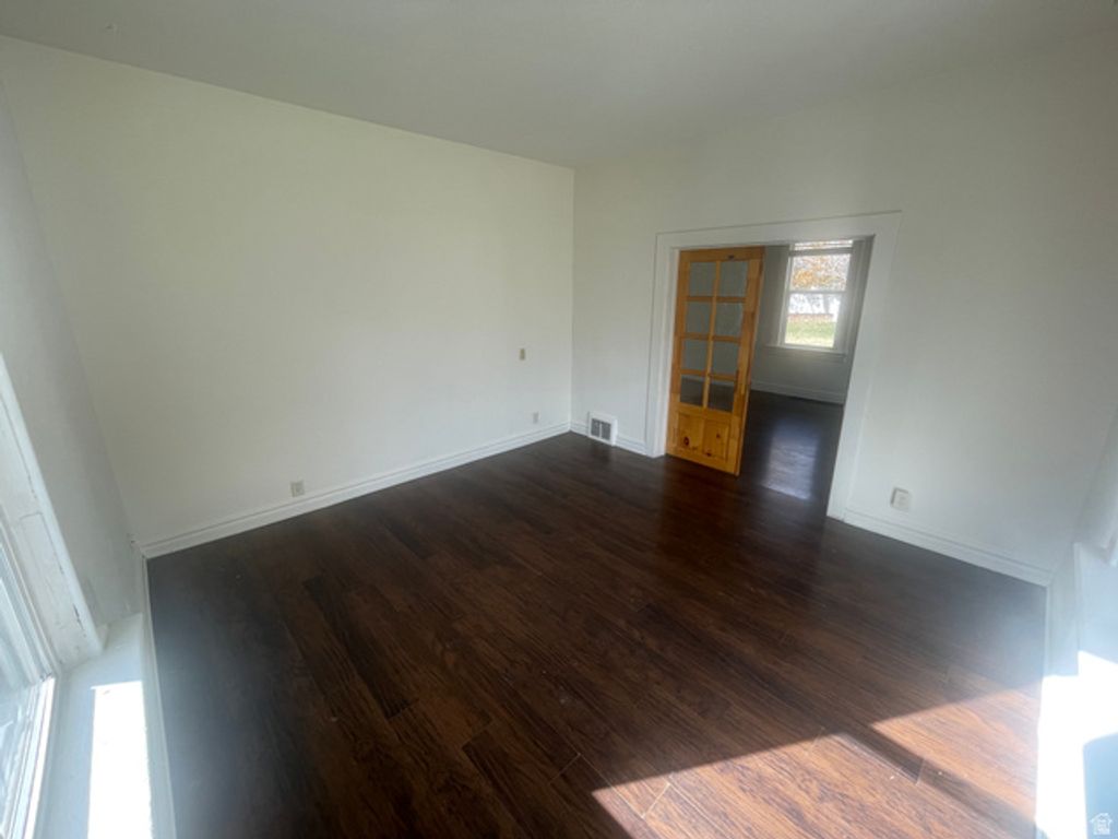 Image 9 of property listing at 300 S LARKIN LN, Kaysville, UT 84037