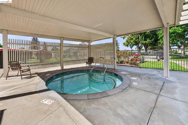 1057 Peralta Rd 26, Concord, CA 94520