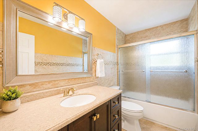 65 Avenue D, Farmingville, NY 11738