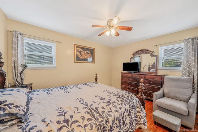 65 Avenue D, Farmingville, NY 11738