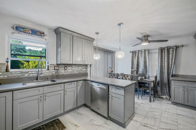 65 Avenue D, Farmingville, NY 11738