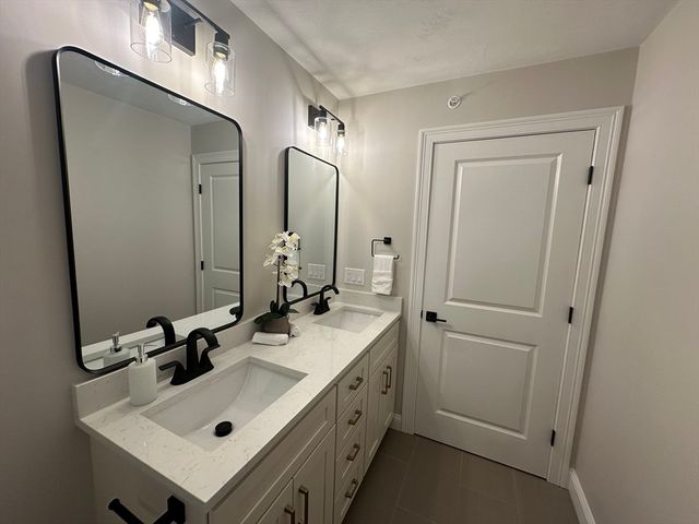 404 Oxford St N 2, Auburn, MA 01501