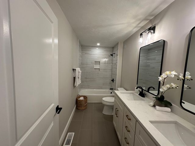 404 Oxford St N 2, Auburn, MA 01501