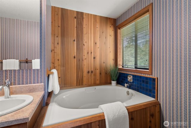 6821 Foothill Loop SW, Olympia, WA 98512