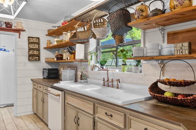 105 Jena Ln., Lumberton, TX 77657