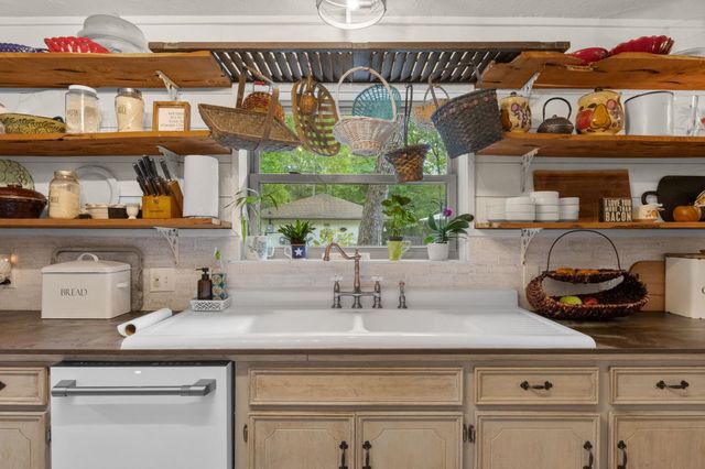 105 Jena Ln., Lumberton, TX 77657