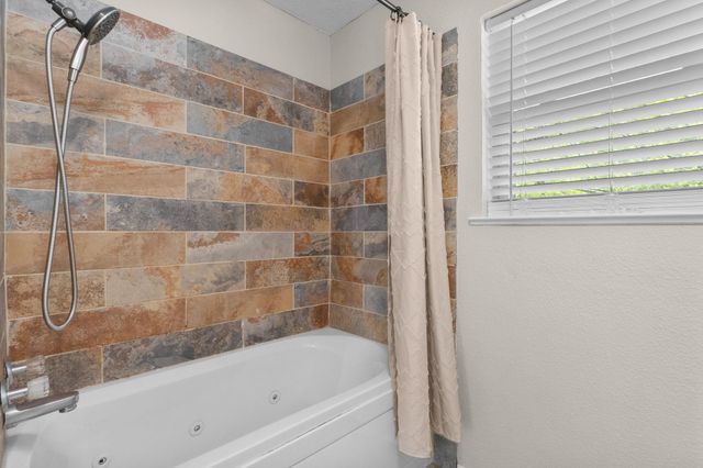 105 Jena Ln., Lumberton, TX 77657