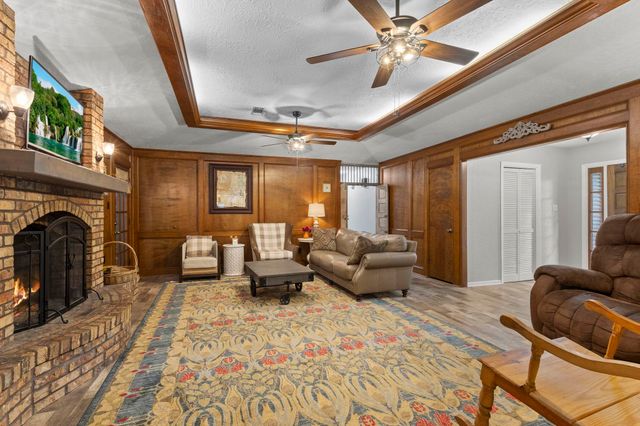 105 Jena Ln., Lumberton, TX 77657