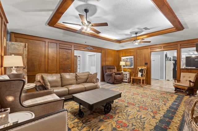 105 Jena Ln., Lumberton, TX 77657