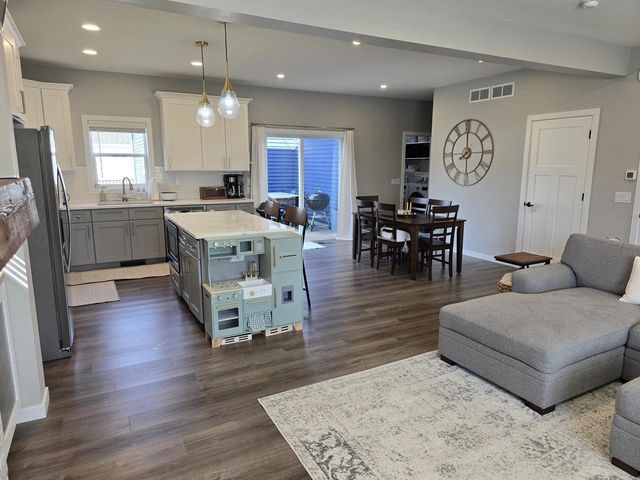 4886 Tat Soi Road, Fitchburg, WI 53711