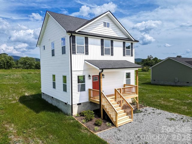 696 Beehive Road, Hendersonville, NC 28792