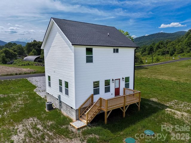 696 Beehive Road, Hendersonville, NC 28792