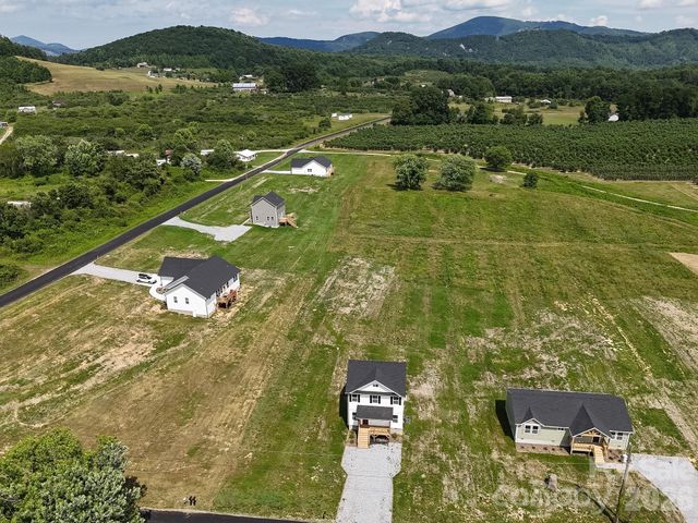 696 Beehive Road, Hendersonville, NC 28792